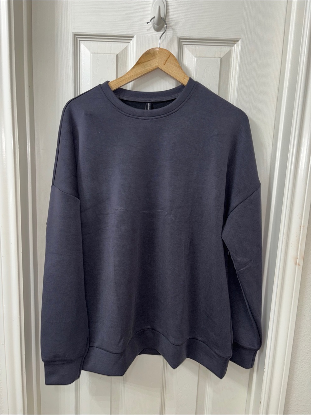 Classic women Crewneck Sweater - Charcoal
